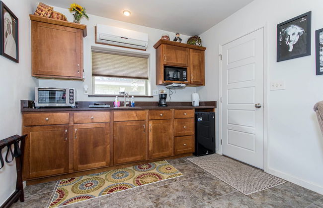 Waterfront 5 BR w/ Hot Tub Sleeps 13! - Foto 21