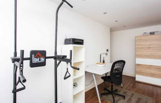 Photo 1 - Energised Apartment With Gym in Brent Park