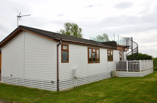 Photo 1 - Beautiful 2-bed Lodge With hot tub and Saunain Ely