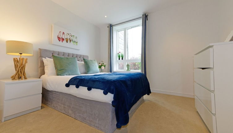 Photo 1 - Executive Apartment Near Chiswick and Kew Gardens