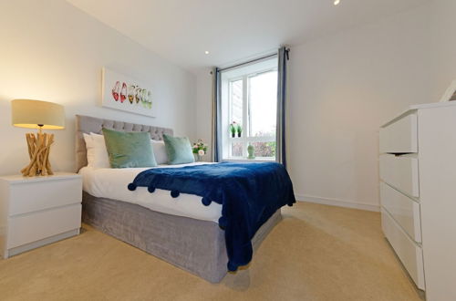 Photo 1 - Executive Apartment Near Chiswick and Kew Gardens