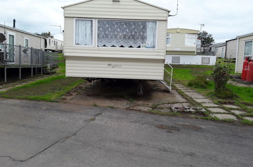 Photo 1 - 2 bed Caravan Approx 10 Mins From Beach Suzie 2