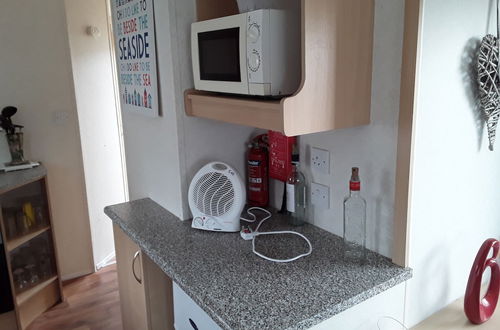 Photo 14 - 2 bed Caravan Approx 10 Mins From Beach Suzie 2