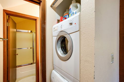 Photo 8 - 85SW - Fireplace - WiFi - Washer/Dryer - Dishwasher - Sleeps 4