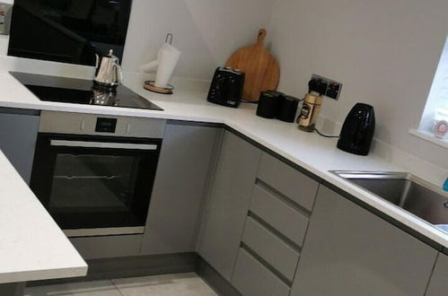 Photo 13 - Modern 3-bed Apartment in Magherafelt Sleeps 8