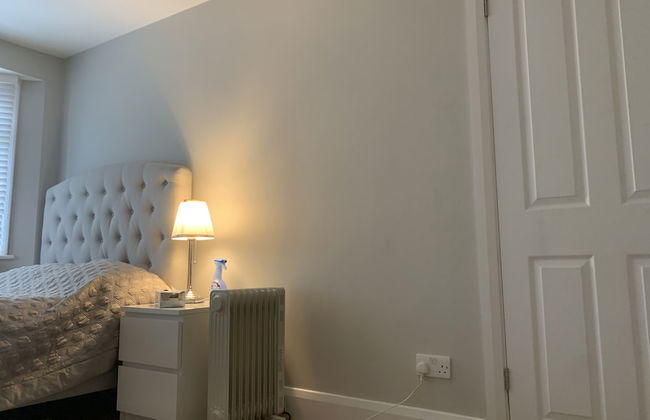 Immaculate 4 Bedroom House, Near Central London - Foto 1