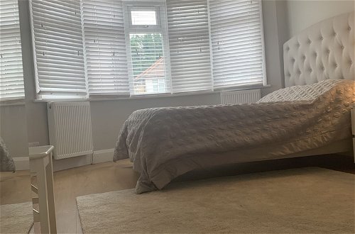 Foto 6 - Immaculate 4 Bedroom House, Near Central London
