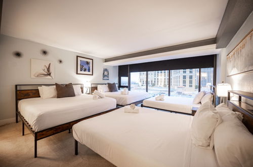 Photo 9 - Stay together on the strip - 6 comfy beds w/view