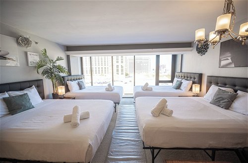 Photo 26 - Stay together on the strip - 6 comfy beds w/view