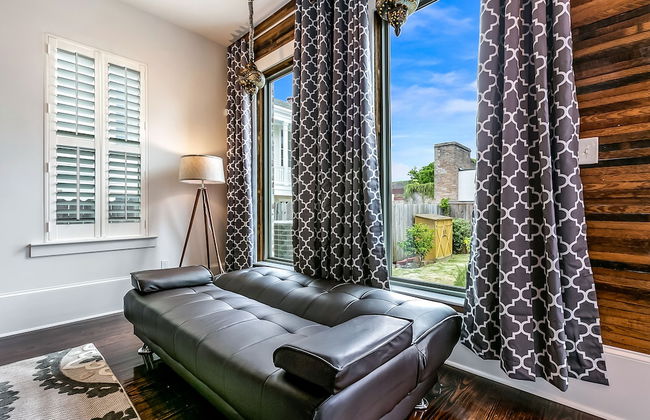 Spacious Townhouse close to FQ & City Hot Spots - Photo 16
