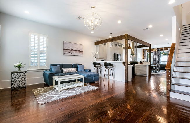 Spacious Townhouse close to FQ & City Hot Spots - Photo 13