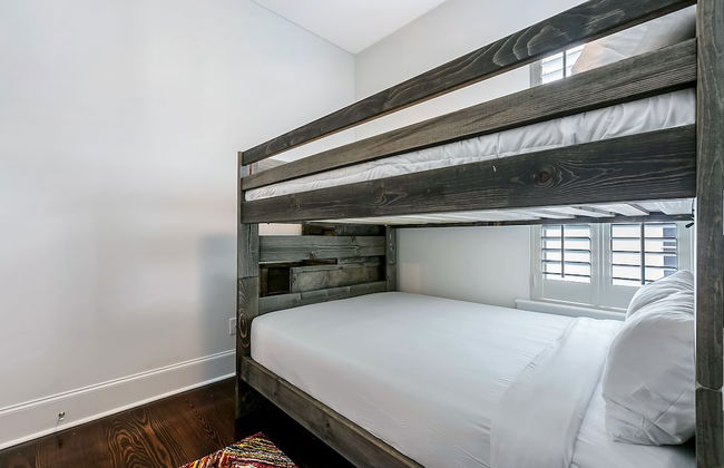 Spacious Townhouse close to FQ & City Hot Spots - Photo 6
