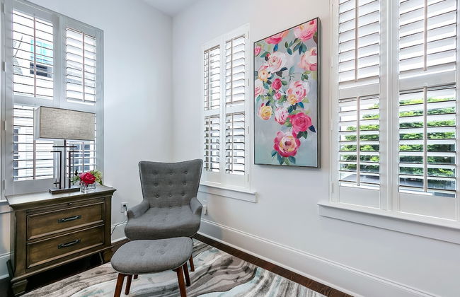 Spacious Townhouse close to FQ & City Hot Spots - Photo 2