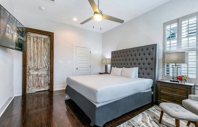 Spacious Townhouse close to FQ & City Hot Spots - Photo 7