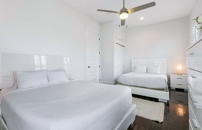 Spacious Townhouse close to FQ & City Hot Spots - Photo 3