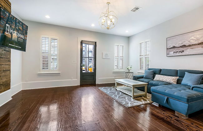 Spacious Townhouse close to FQ & City Hot Spots - Photo 15