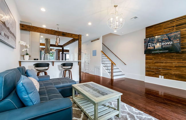 Spacious Townhouse close to FQ & City Hot Spots - Photo 14