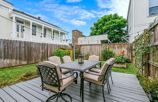 Spacious Townhouse close to FQ & City Hot Spots - Photo 22