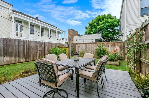 Photo 22 - Spacious Townhouse close to FQ & City Hot Spots