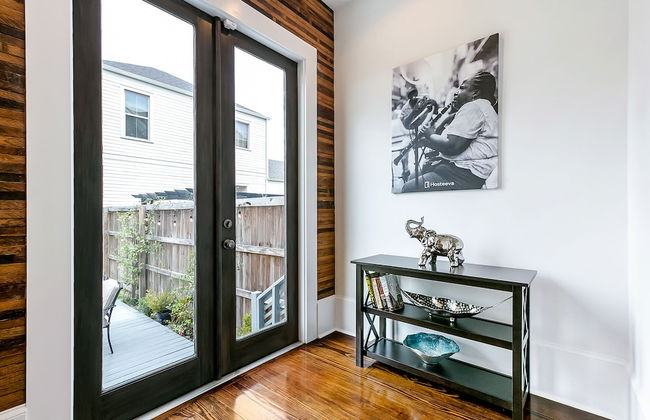 Spacious Townhouse close to FQ & City Hot Spots - Photo 21