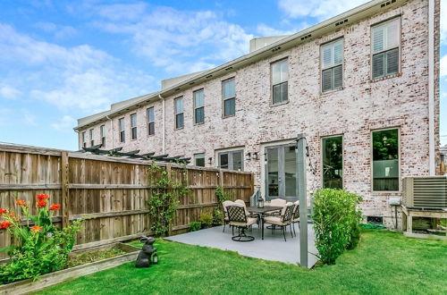 Photo 23 - Spacious Townhouse close to FQ & City Hot Spots