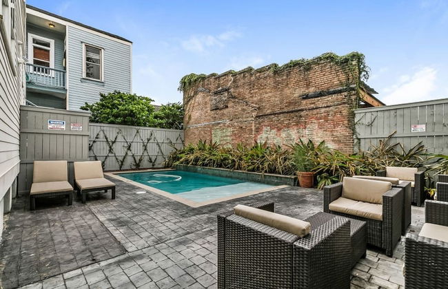 Spacious Townhouse close to FQ & City Hot Spots - Photo 20
