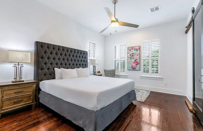 Spacious Townhouse close to FQ & City Hot Spots - Photo 8