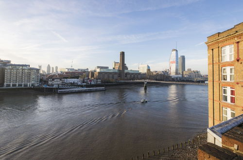 Photo 21 - ALTIDO Sublime 1 bed flat with Thames view