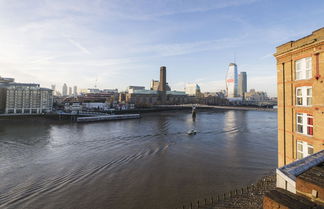 Foto 1 - JOIVY Sublime 1 bed flat with Thames view