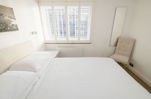 Photo 6 - ALTIDO Sublime 1 bed flat with Thames view