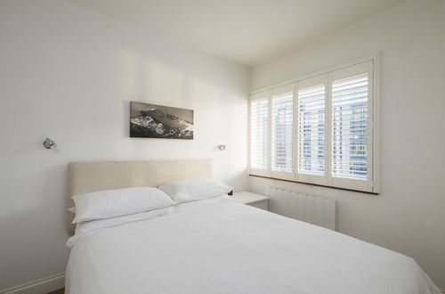 Photo 3 - JOIVY Sublime 1 bed flat with Thames view