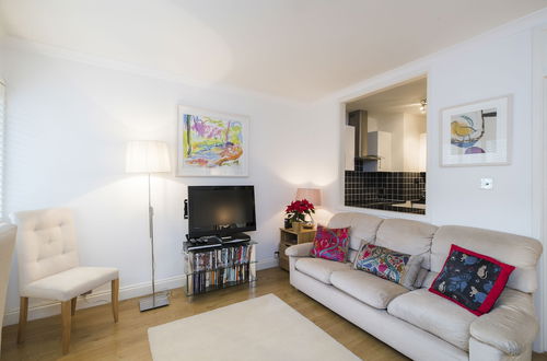 Photo 13 - JOIVY Sublime 1 bed flat with Thames view