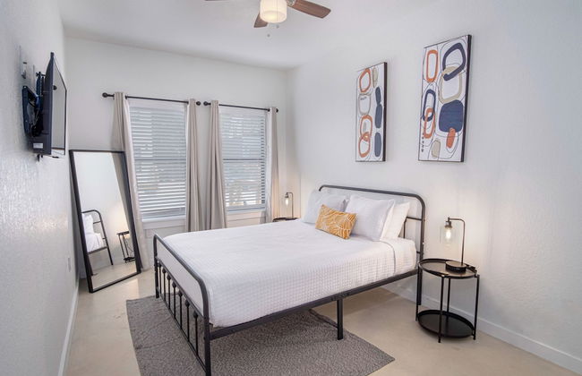 Elevate Your Stay at 3br/2.5ba Downtown Gem! - Foto 7