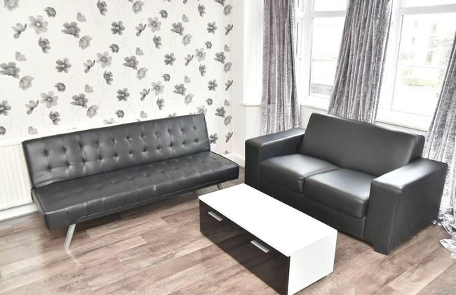 Bright and Spacious 2-bed Apartment in Sutton - Foto 17