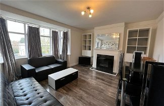 Photo 1 - Bright and Spacious 2-bed Apartment in Sutton