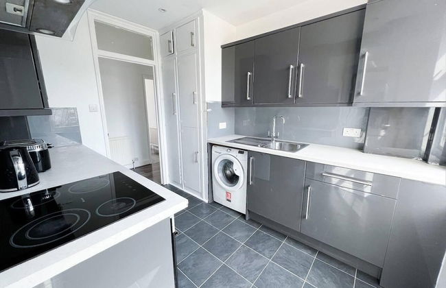 Bright and Spacious 2-bed Apartment in Sutton - Foto 13