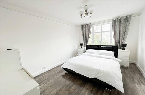 Foto 10 - Bright and Spacious 2-bed Apartment in Sutton