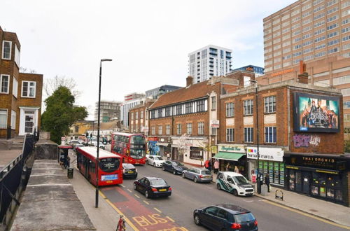 Photo 23 - Bright and Spacious 2-bed Apartment in Sutton