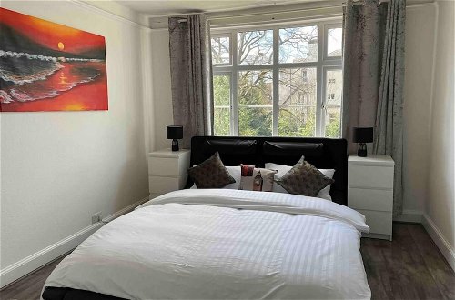 Foto 7 - Bright and Spacious 2-bed Apartment in Sutton