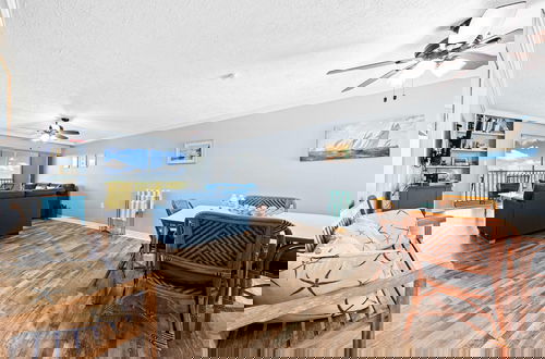 Foto 17 - Direct Beachfront Delight by Beachside Management