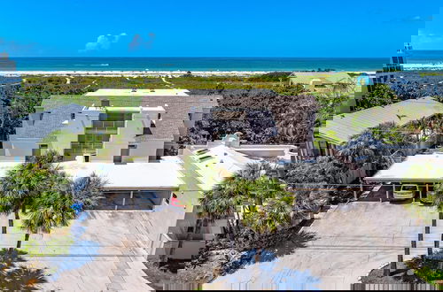 Foto 22 - Direct Beachfront Delight by Beachside Management