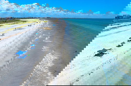 Foto 29 - Direct Beachfront Delight by Beachside Management