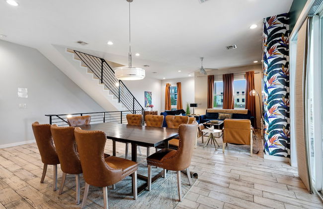 Luxury 3-Story Home w/ Pool & Parking garage - Foto 8