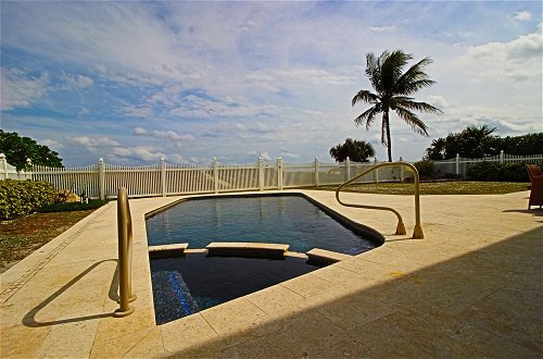 Foto 20 - Luxury Oceanfront Estate
