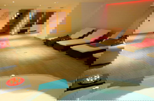Foto 13 - Luxury Apartment with Hot Tub in Veysonnaz