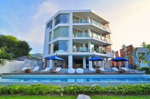 Foto 59 - Beachfront Phuket Seaview Suites
