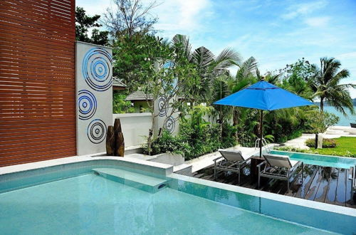 Foto 32 - Beachfront Phuket Seaview Suites