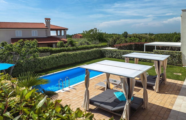 Modern Holiday Home in Novigrad With Pool - Foto 18