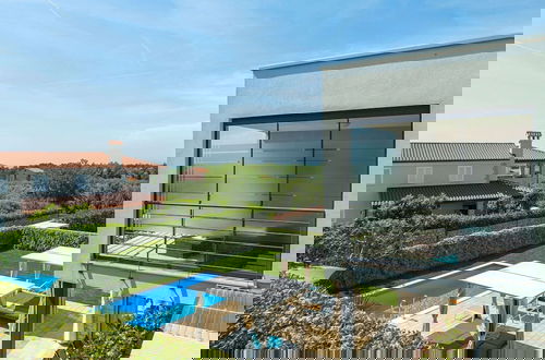 Foto 26 - Modern Holiday Home in Novigrad With Pool