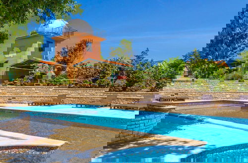 Photo 18 - Modern Apartment in Pula With Swimming Pool